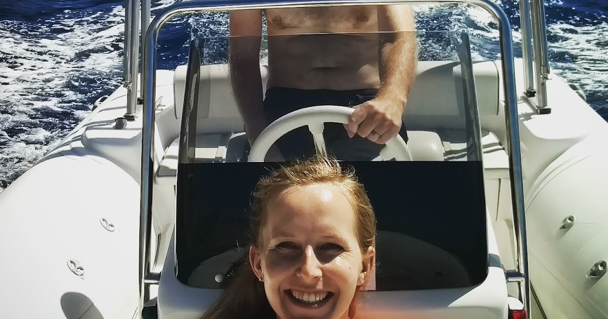 Фото красивых ретро моторных яхт. Breamar. Breamar. Круизный терминал порт дубай. Скейтбординг и пляж.