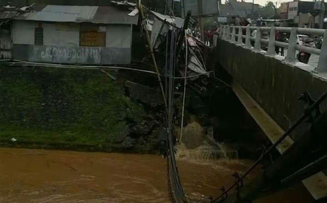 ambrol%2Bjembatan%2Bpecangaan%2Bjepara