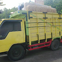 Sewa truk angkut barang pindahan. Sewa truk angkut barang pindahan.