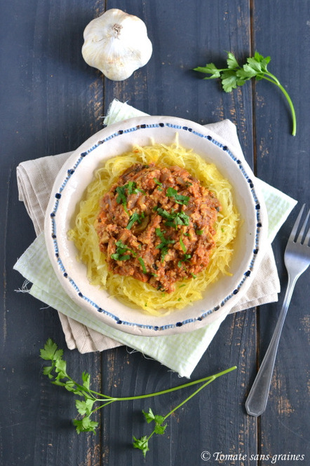 Spaghetti de courge, sauce bolognaise au tempeh et au curry
