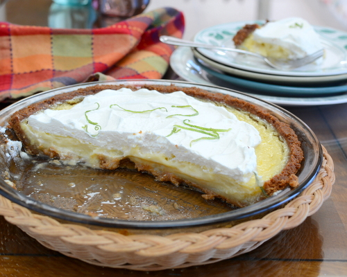 Easy Margarita Pie ♥ KitchenParade.com, it tastes just like a good margarita!
