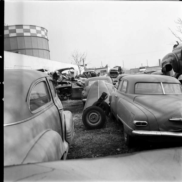 50 Vintage Photos Of Classic Car Salvage Yards And Wrecks From Between The 1940s And 1950s Vintage Everyday