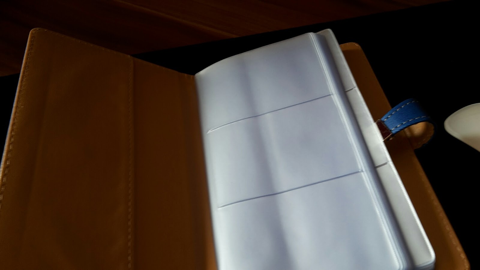 Visitenkartenetui Aus PU-Leder Für 120 Karten - Mit Stift & Transparenten Fächern