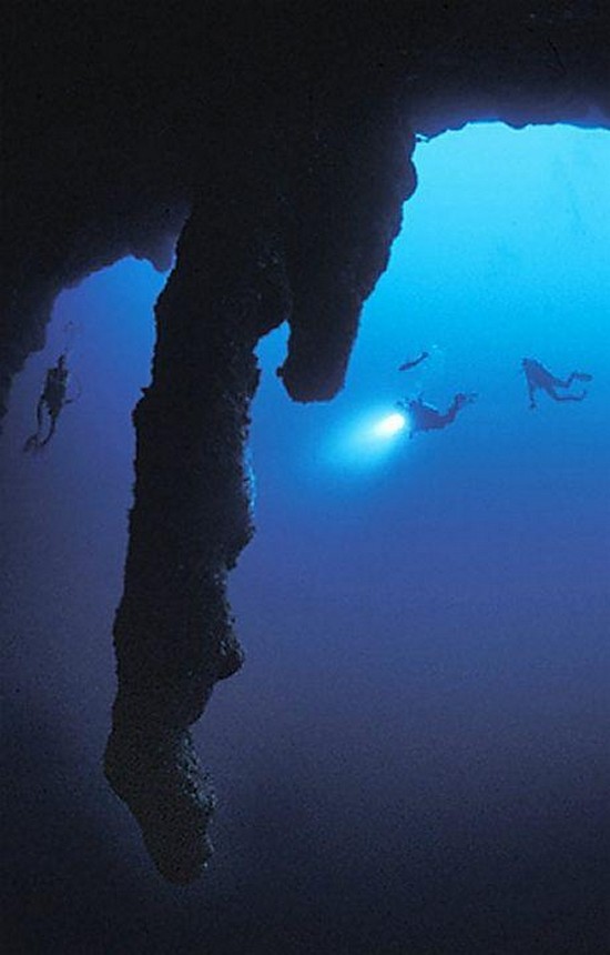 Mysterious Blue Holes In sea - Interesting Facts