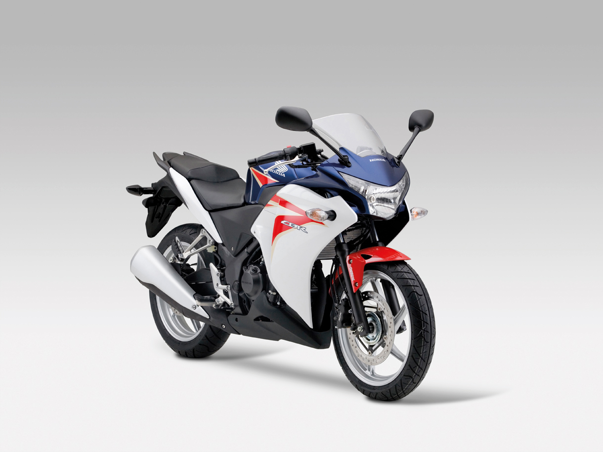  El Mundo De Las Motos: CBR250R Illustration 
