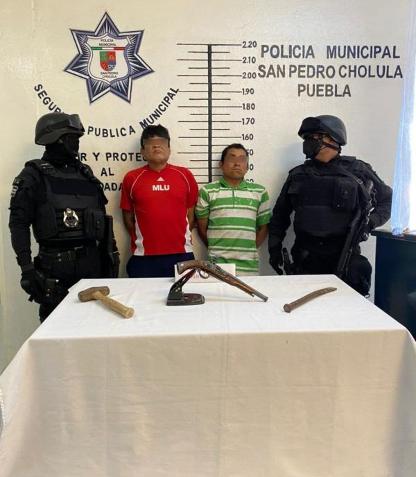 Detiene policía municipal de San Pedro Cholula a dos presuntos asaltantes