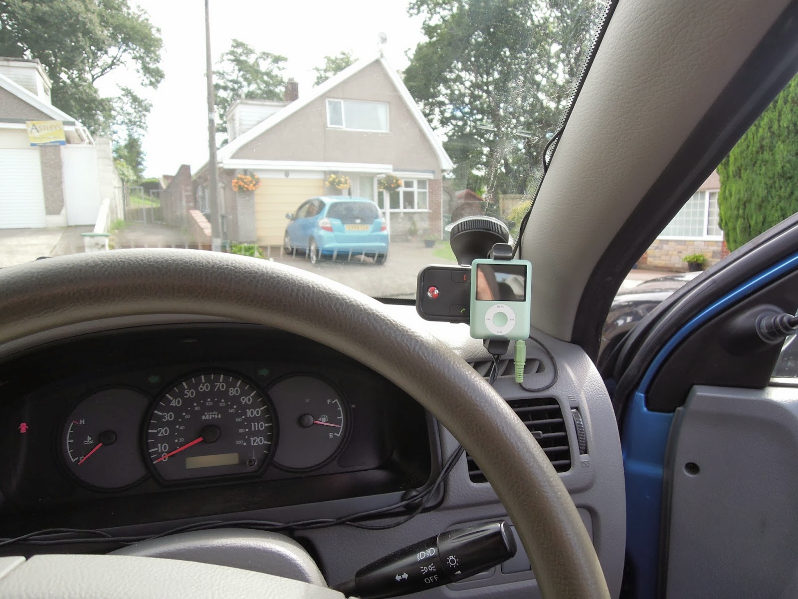 Review TomTom Handsfree Car Kit for Smartphones Daisy Dayz