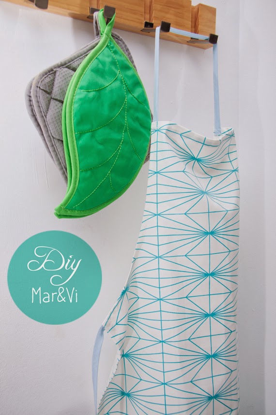 cómo hacer un delantal con un paño de cocina en 5 minutos