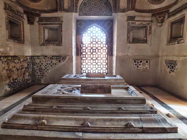 Tomb of Jamali Kamali
