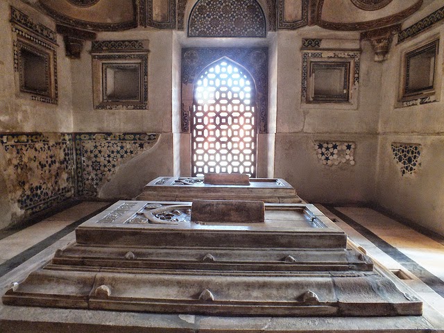 Tomb of Jamali Kamali