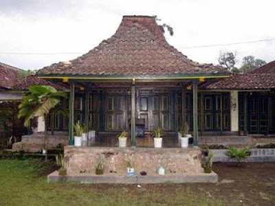 Rumah beratap Joglo di Yogyakarta
