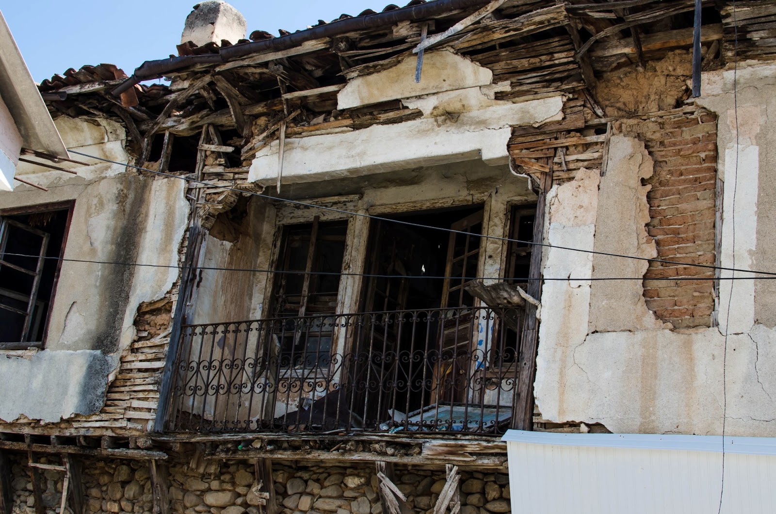 ÖZGÜR MEDYA Radoviş�te harabe bir ev