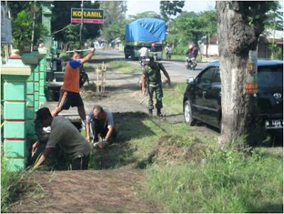 ANGGOTA KORAMIL GEMOLONG GIAT JUM’AT BERSIH ANGGOTA KORAMIL GEMOLONG GIAT JUM’AT BERSIH