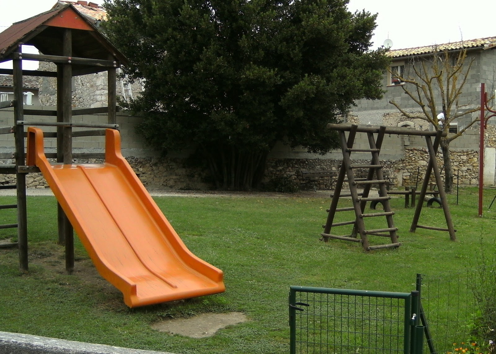 L' école de mancioux Mancioux