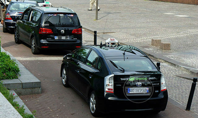 taxi in paris france