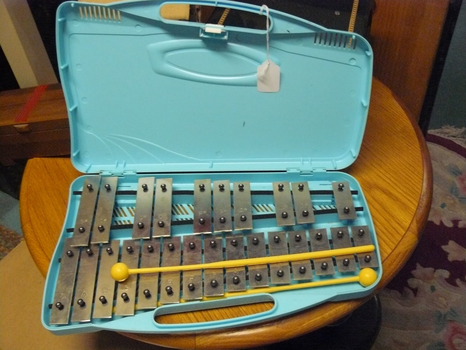 SCRANBERRY COOP Glockenspiel Xylophone, 12.00, set in turquoise blue