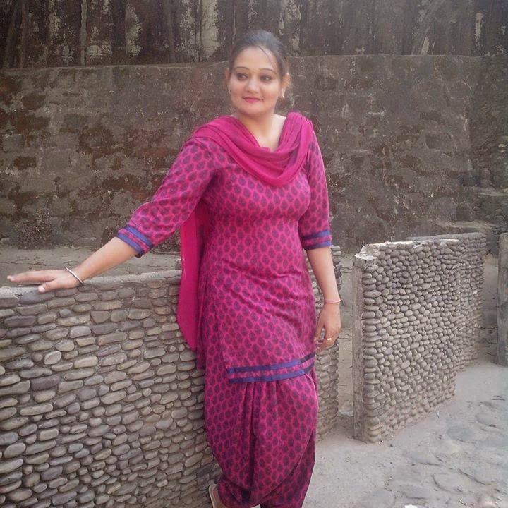 Beautiful Indian Desi Hot Punjabi Kudiyan Photos - Beautiful Desi Sexy