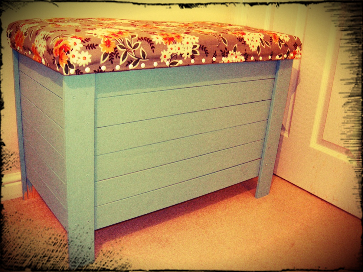 our little home: Blanket Box