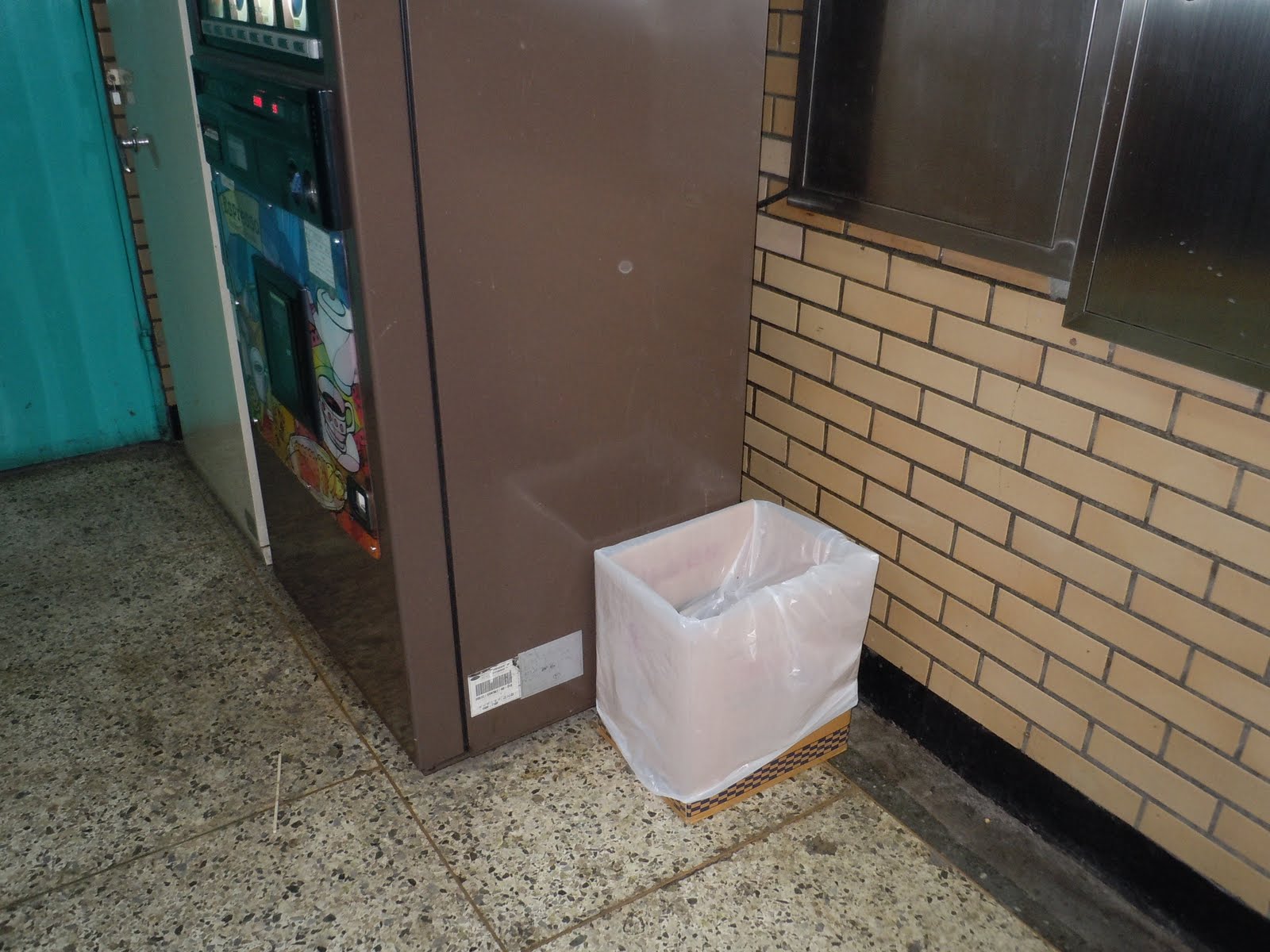 Kim's Korea Trash Cans? What Trash Cans?