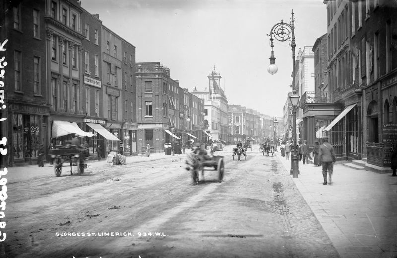 50 Amazing Photographs Capture Street Scenes of the Munster Region