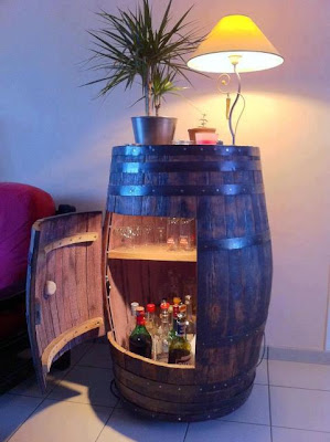 Móvel bar com reutilização de uma pipa Móvel bar com reutilização de uma pipa