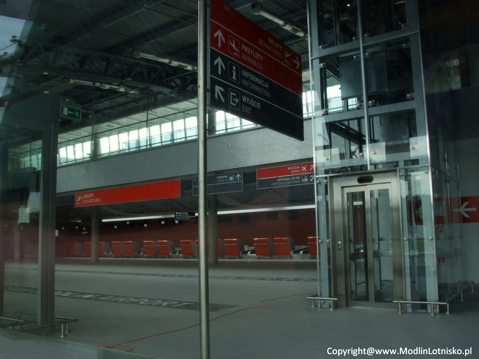 LOTNISKO WARSZAWA MODLIN MODLIN AIRPORT TAXI PARKING HOTEL RENT A