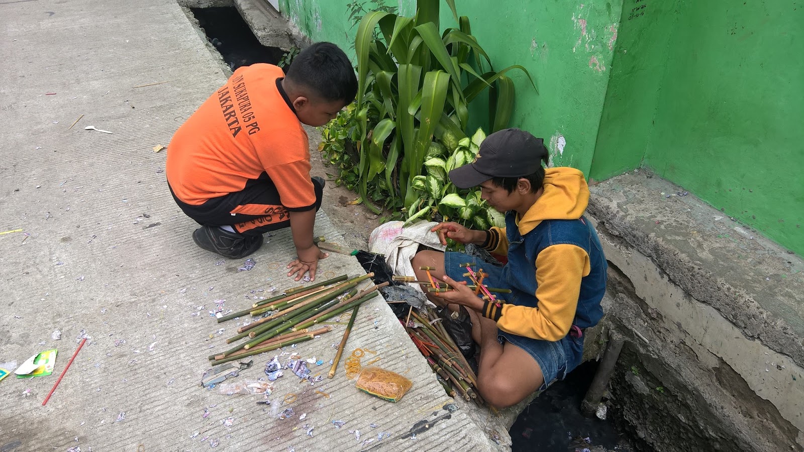 Pistol Mainan Rakitan Bambu Digemari Anak-Anak