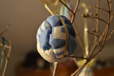 Quilted Easter Egg (cell photo by Trisha)