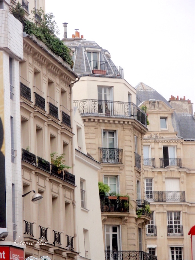 paris-blue-and-white-apartment-exteriors
