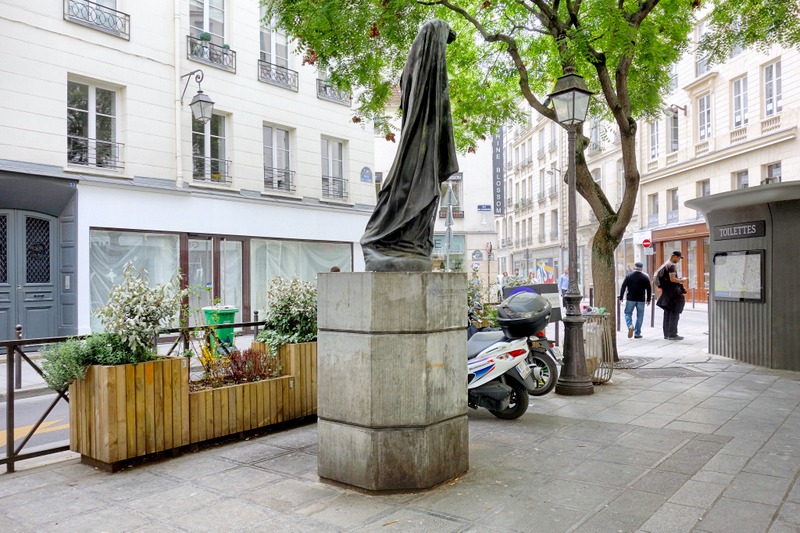 [99] Une Oeuvre Tombée Dans Le