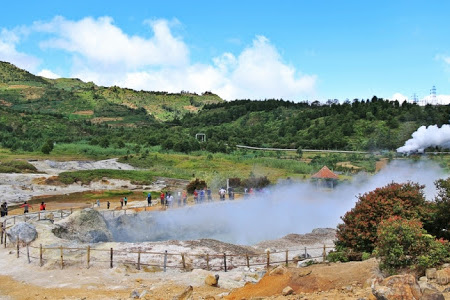 Melihat Letupan Kawah Sikidang Dataran Tinggi Dieng yang Menakjubkan