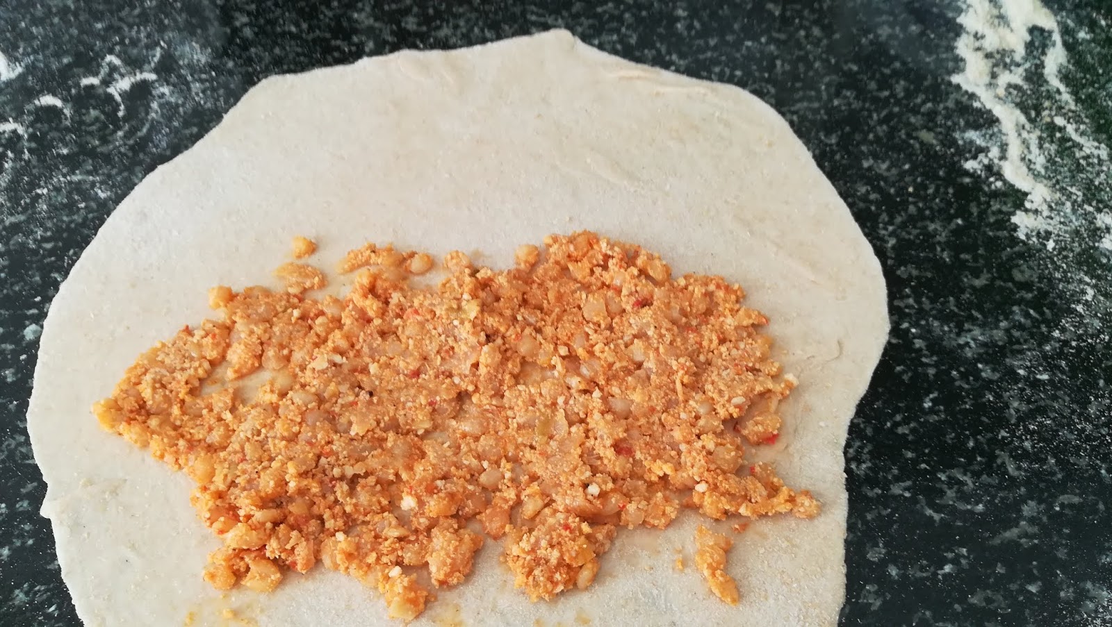 Tarhana Böreği (Tarhanalı Börek)