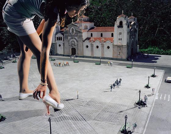 julia fullerton-batten fotografia meninas adolescentes gigantes cenários diminutos maquetes adolescência