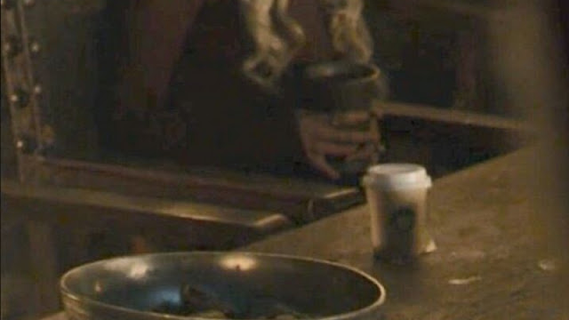 كوب قهوة يظهر في أحد مشاهد ''صراع العروش