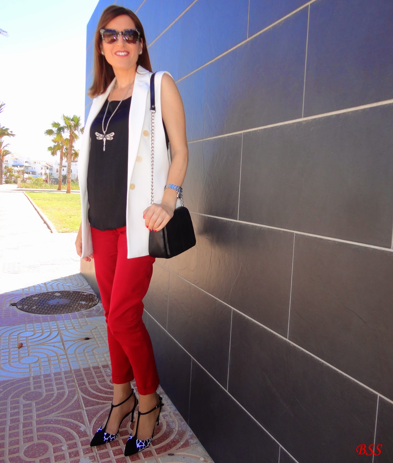 Bajoelsombrerodesusan: