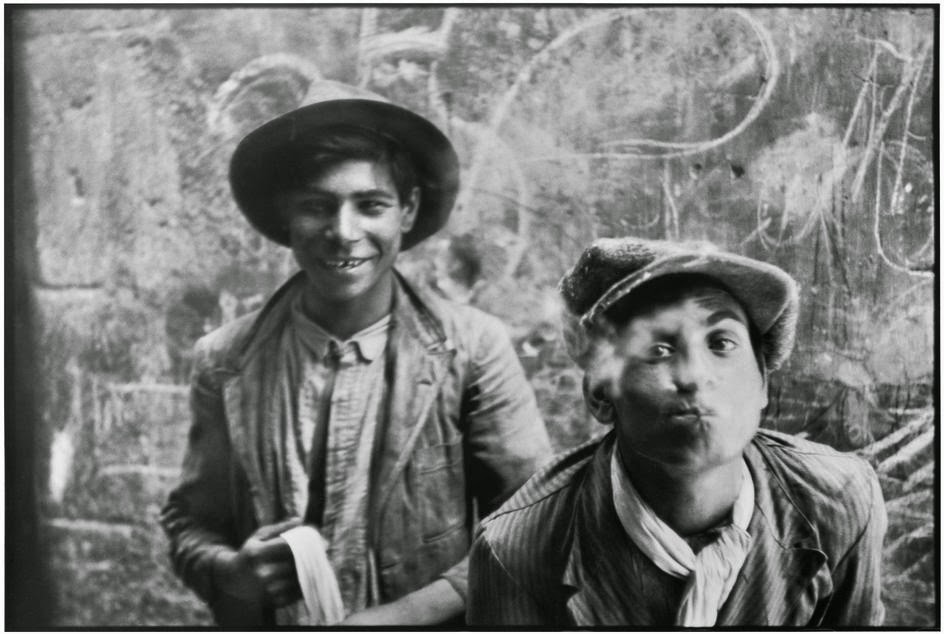 25 Amazing Black and White Photographs Capture Everyday Life in Spain in the 1930s vintage