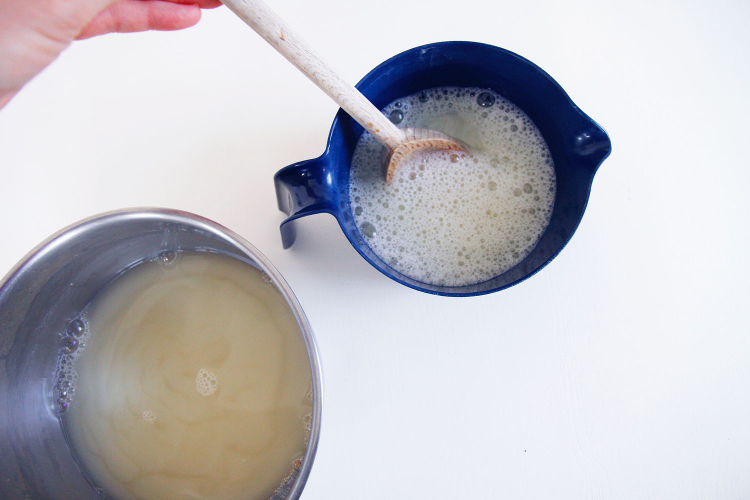 Merci Raoul: DIY: LESSIVE ET ADOUCISSANT FAITS MAISON NATURELS (ET QUI ...