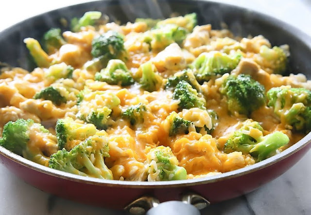 One-Pan Cheesy Chicken, Broccoli, and Rice #deliciousmeal #quickrecipe