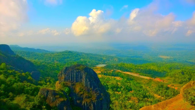 puncak gunung api purba foto pemandangan desa wisata nglanggeran