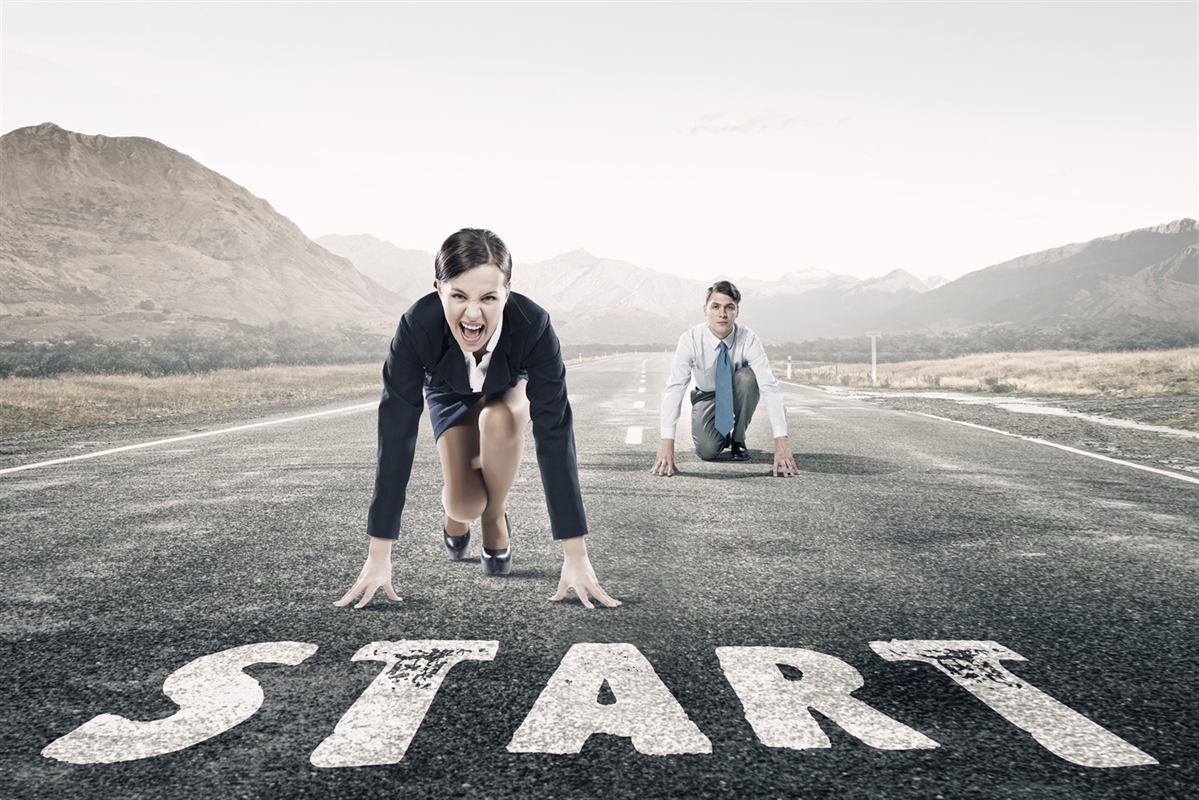 Homie безумно. Быть первым картинки. Картинка 1 будь первым. Круто быть первым. Медаль в руке.