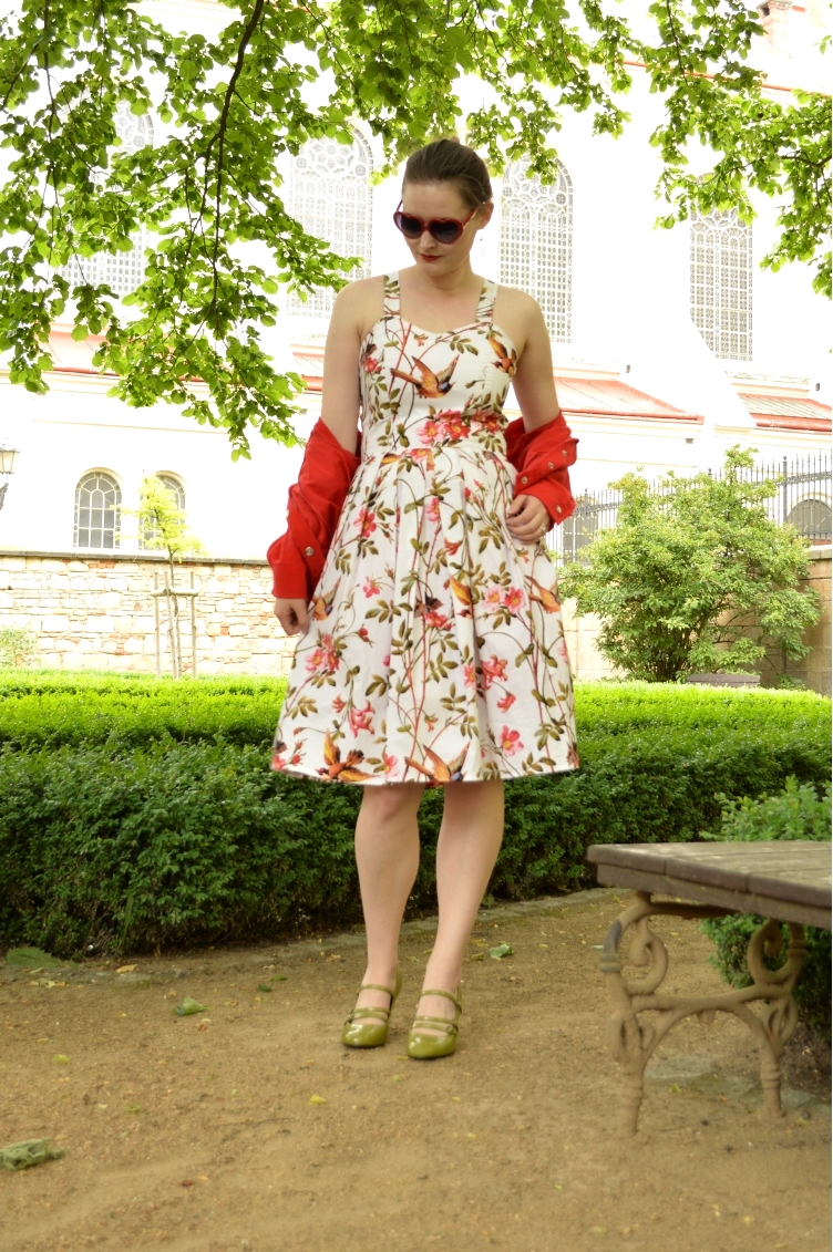 outfit post, 1950s handmade dress, vintage & new Plzeň, vintage red jacket, green retro pumps, floral dress, japanese kimono, reflect time of year, reflect nature