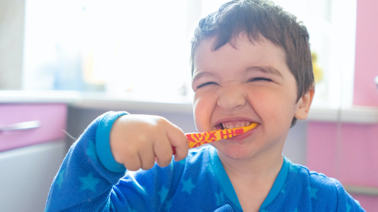 Cara Melatih Anak agar Rajin Gosok Gigi Sejak Bayi