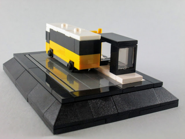 MOC LEGO Autocarro da CARRIS e paragem