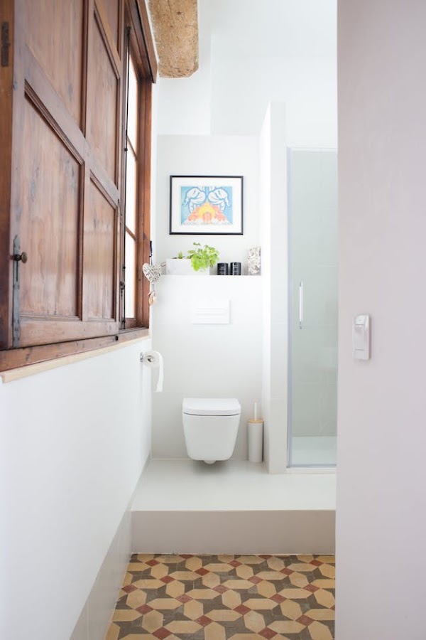 baño sin alicatado con suelos hidraúlicos