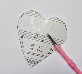 Heart cupcake topper tutorial by Pink Flamingo Handcrafting