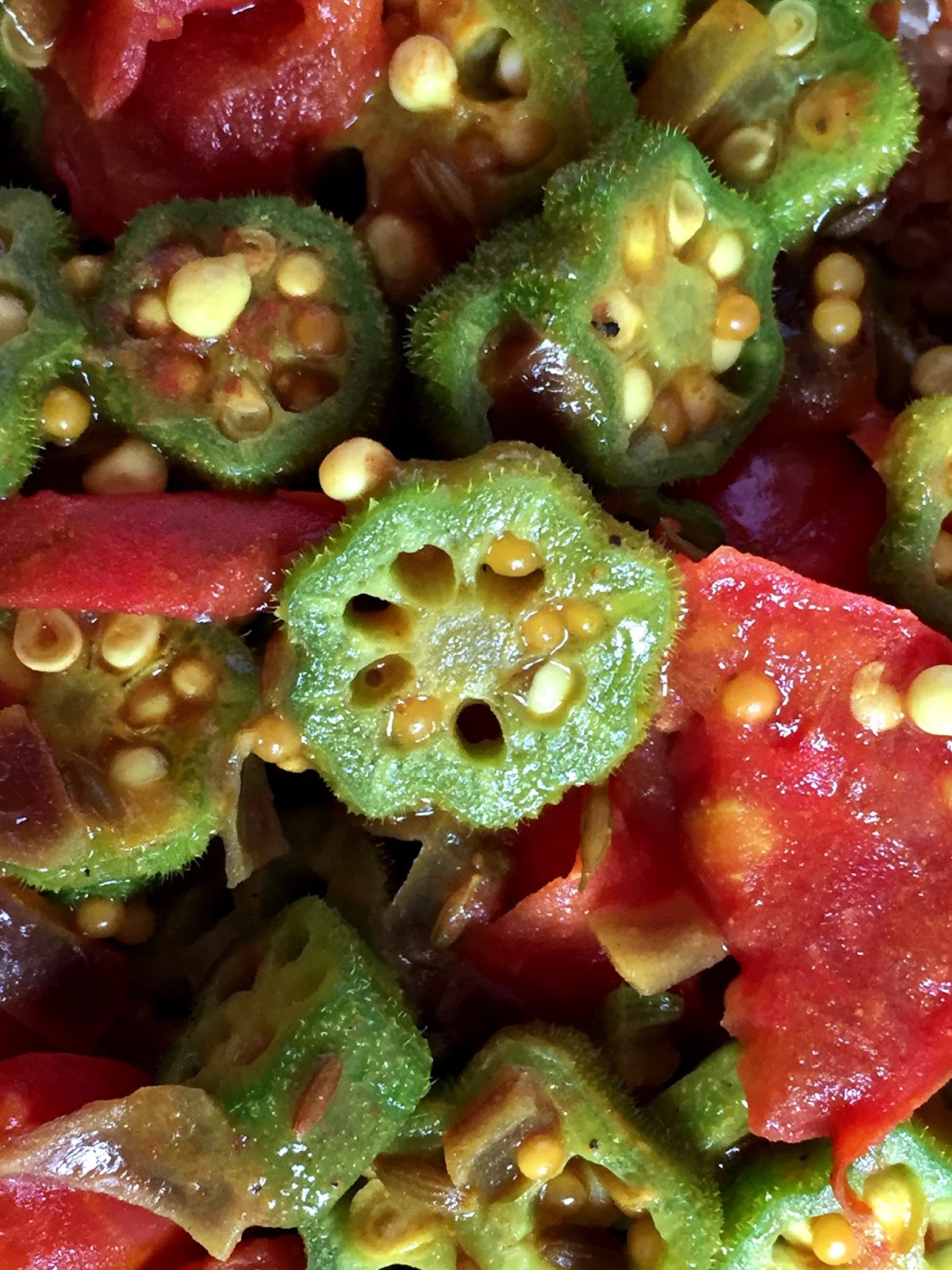 Inglourious Bananas Quinoa with Okra and Tomatoes // Quinoa con okra e pomodori