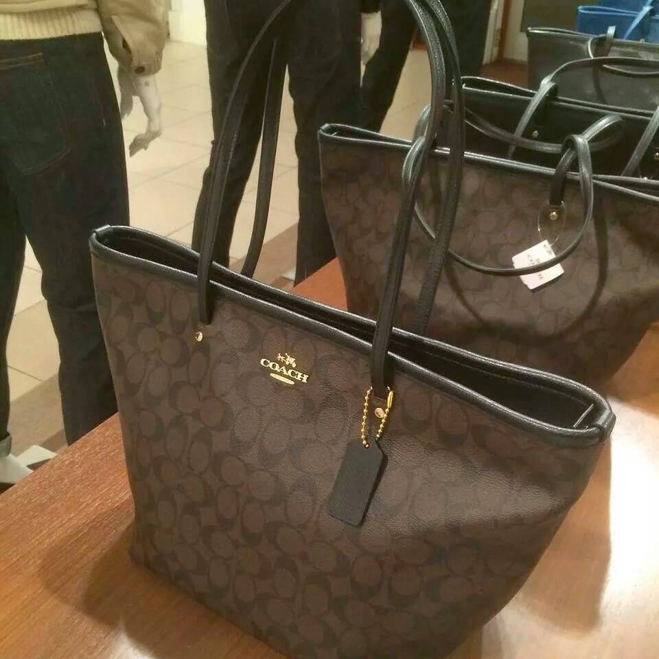 coach city zip tote in signature canvas