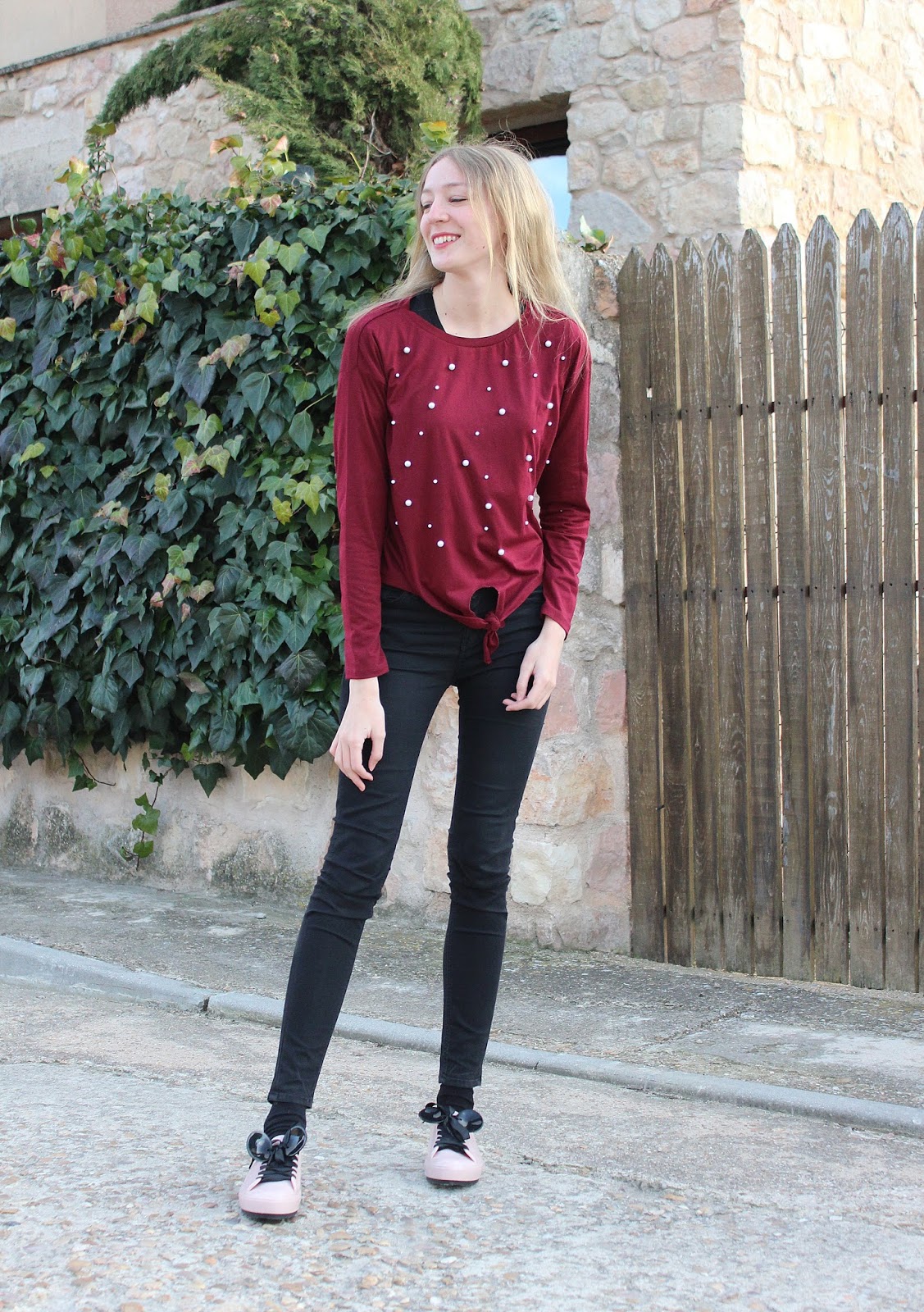 burgundy-pearls-top-shein-minnie-mouse-sneakers-melissa-shoes