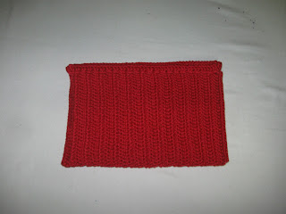 carteira de crochê vermelha