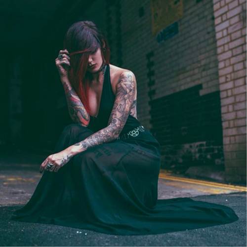 Červená Fox Gets Tattooed And Lets Followers Watch LIVE